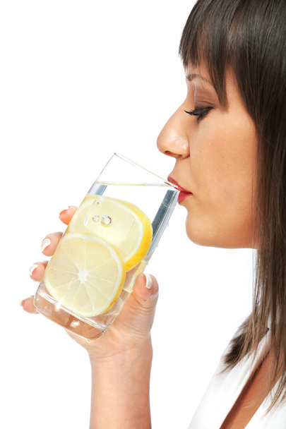 Woman drinking water with lemon - Zdjęcie, obraz
