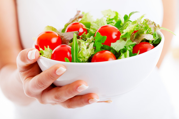 Salad bowl in woman hands - Foto, Imagen