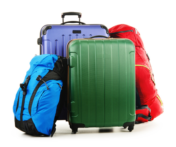 Koffer und Rucksack isoliert auf weiß - Foto, Bild