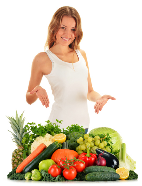 有機生野菜や果物に基づくバランスの取れた食事 - 写真・画像