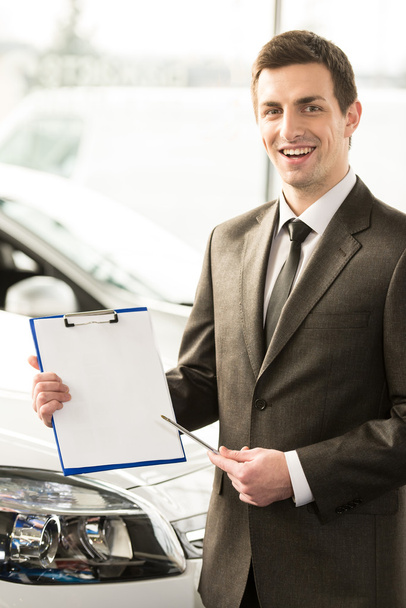 Sprzedaż samochodów - Zdjęcie, obraz