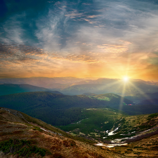 Majesteettinen vuoren auringonlasku
 - Valokuva, kuva