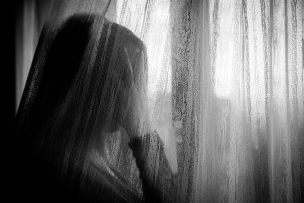 Distressed woman - Φωτογραφία, εικόνα