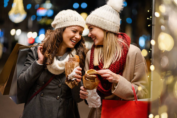 Portrait of cheerful young happy women doing Christmas shopping. Christmas sale people concept - Foto, Bild