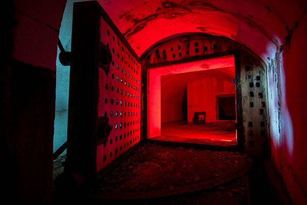 Покинутий військовий бункер у Хорватії - Фото, зображення
