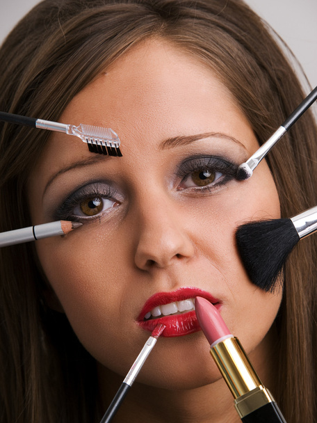 Young woman applying make up - Foto, imagen