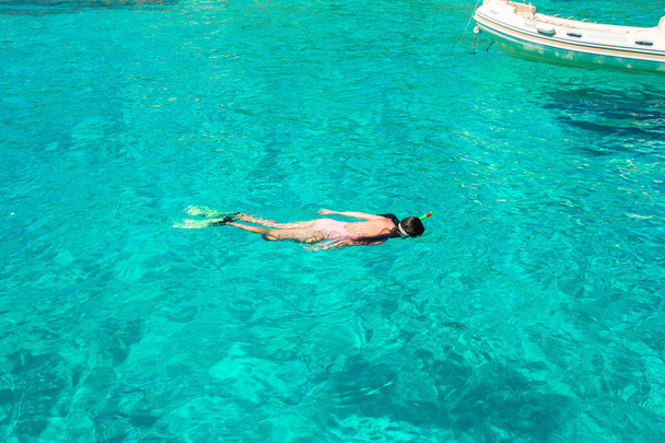genç kadın tatil tropikal suya dalış - Fotoğraf, Görsel