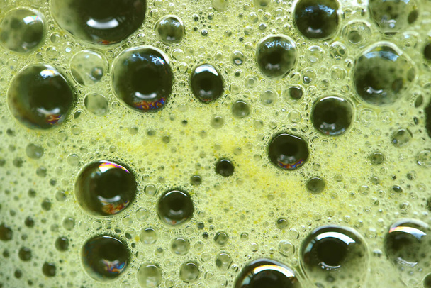 Superficie schiumosa di Whished caldo giapponese Matcha tè verde - Foto, immagini