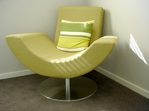 Vihreä epätavallinen verhoiltu tuoli
 - Valokuva, kuva