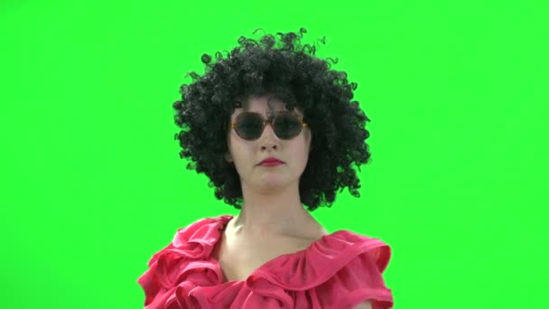 Αστεία τρελή γυναίκα σε γυαλιά ηλίου - Πλάνα, βίντεο