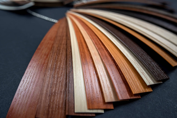Muster von Laminat und Vinylplatten auf Holzgrund isoliert. Konzept von Holz für Fußböden - Foto, Bild