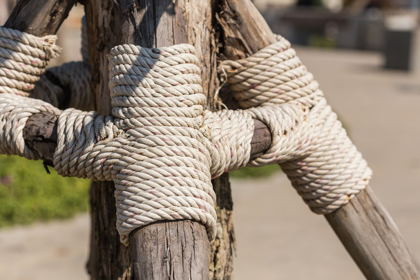 Rope on wooen pole - Foto, Imagem