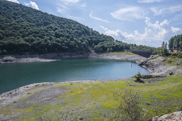 マッカーノのデリオ湖の風景 - 写真・画像