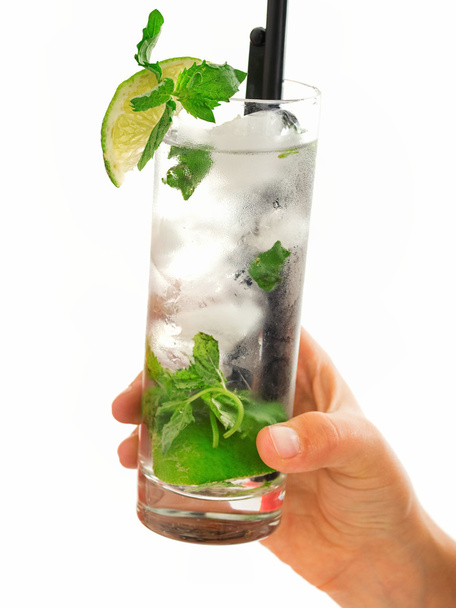 Mojito cocktail in hand - Foto, afbeelding