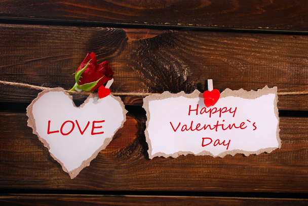 torn paper heart and card hanging on wooden wall - Foto, imagen