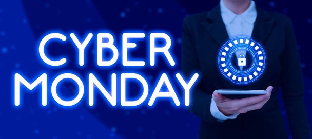Podpis tekstowy prezentujący Cyber Poniedziałek, Słowo Napisane w dniu, w którym strony internetowe e-commerce oferują specjalną ofertę dla kupujących - Zdjęcie, obraz