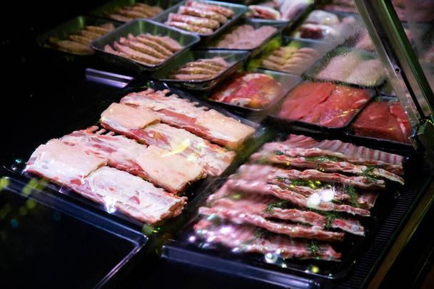 raw meat on the bench in the store - Φωτογραφία, εικόνα