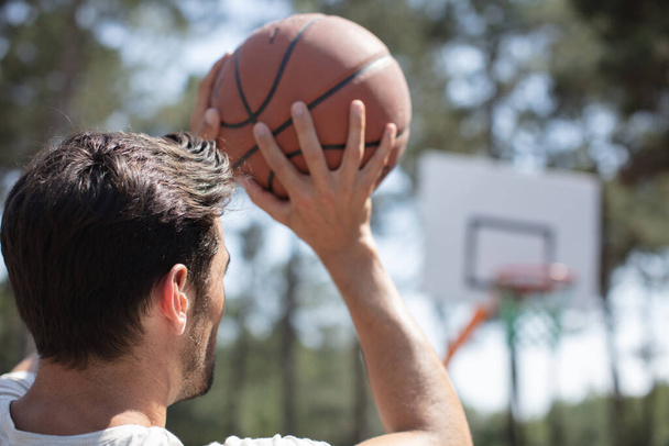 basketball player dunking on white background - Zdjęcie, obraz