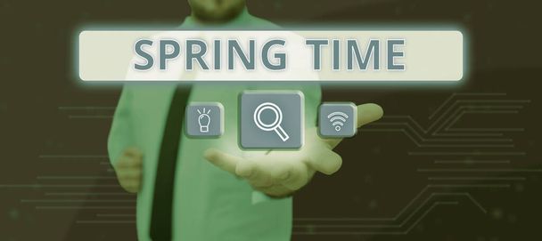 Segno che mostra Spring Time, Concetto che significa stagione temperata dell'anno identificato da una rinascita delle piante - Foto, immagini