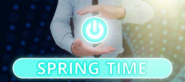 春の時間を示すテキスト記号、植物の復活によって識別される年のビジネスアプローチ温帯季節 - 写真・画像