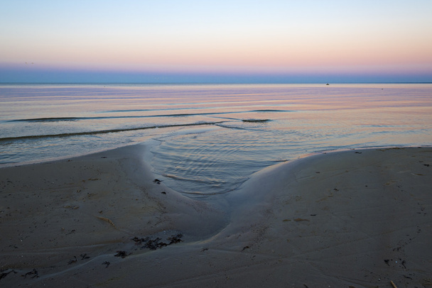 Βαλτική θάλασσα στις αρχές της άνοιξης η Lapmezciems, Λετονία - Φωτογραφία, εικόνα