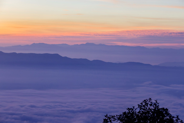 Színes felhők hajnalban - Fotó, kép