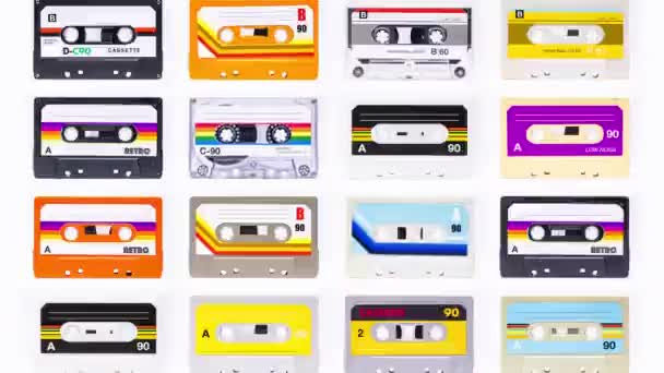 Kolekce kazetových pásků s různými jednoduchými etiketami - Záběry, video