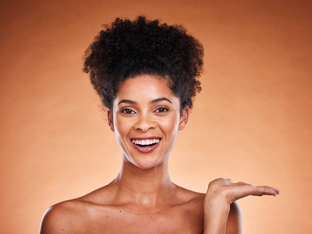 Black woman, skincare and advertising mockup in studio portrait with glow, shine and beauty wellness. Happy model face and hand for product placement mock up marketing, advertising or promotion space. - Foto, Imagem