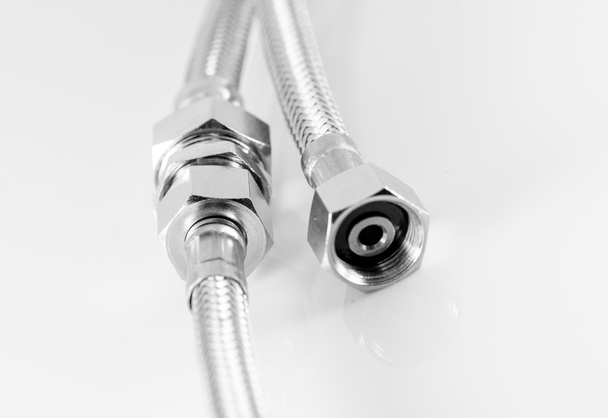tuyau d'eau en fibre métallique élastique avec connecteurs
 - Photo, image