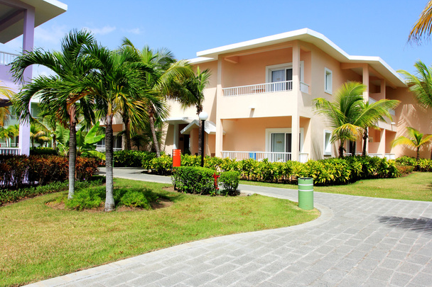 accommodatie gebouwen in een luxe caribbean holiday resort - Foto, afbeelding