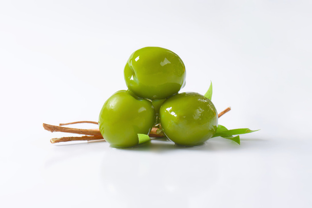 Свежие зеленые оливки
 - Фото, изображение