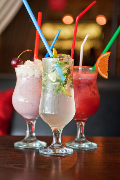 trois cocktails sains sans alcool
 - Photo, image