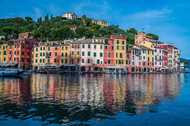 Kilátás a régi város Portofino, világhírű ősi tengeri falu az olasz Riviéra - Fotó, kép