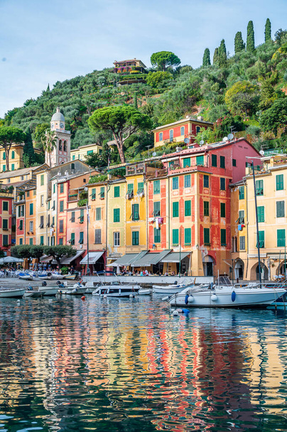 Blick auf die Altstadt von Portofino, dem weltberühmten antiken Seefahrerdorf an der italienischen Riviera - Foto, Bild