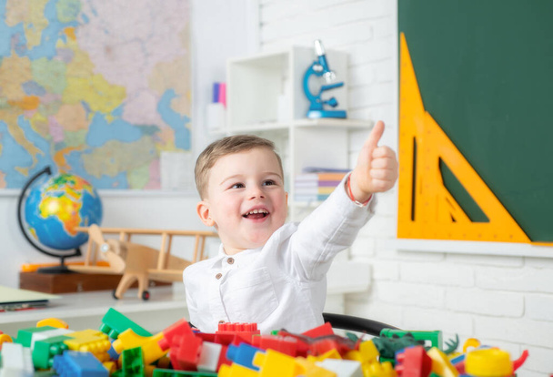 Excited school boy with thumb up. Elementary school kids in preschool - Foto, Imagen