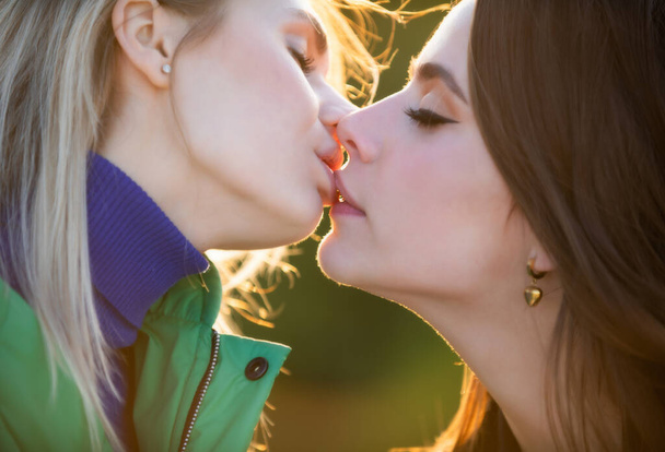 Beautiful woman kissing. Sensual kiss. Female model mouth kissed - Zdjęcie, obraz