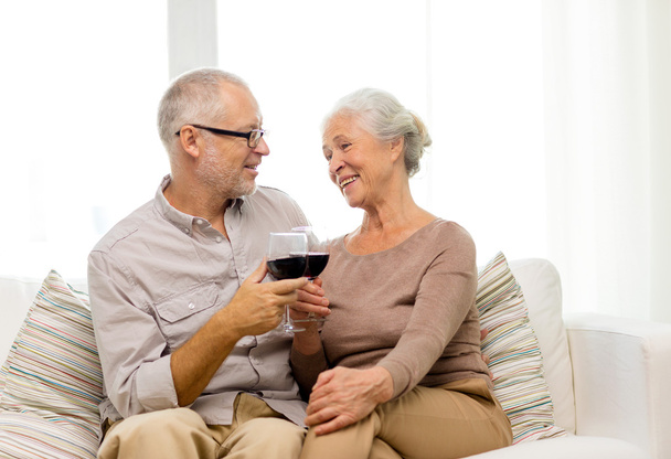 happy senior couple with glasses of red wine - Foto, Imagen
