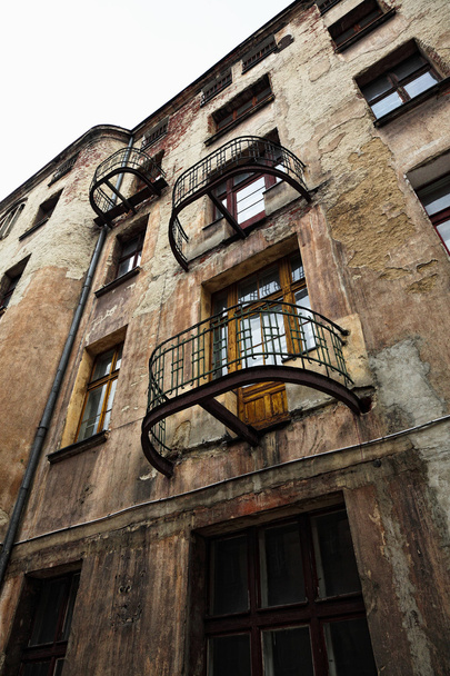 altes Grunge-Haus in der Innenstadt von Lodz - Foto, Bild