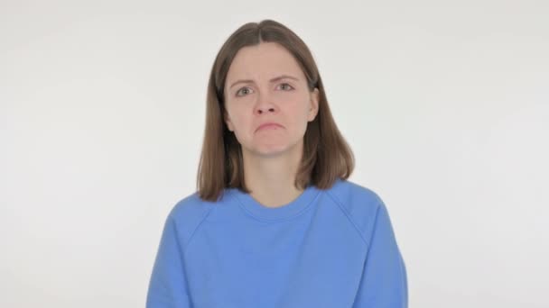 trieste casual vrouw gevoel van overstuur op witte achtergrond  - Video