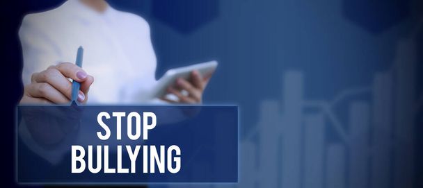 Έμπνευση που δείχνει σημάδι Stop Bullying, Εννοιολογική φωτογραφία Καταπολέμηση και Εξάλειψη αυτής της επιθετικής απαράδεκτη συμπεριφορά - Φωτογραφία, εικόνα