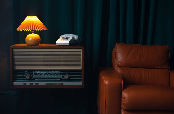 Vintage Brown leather armchair in loft design apartment - Foto, Imagen