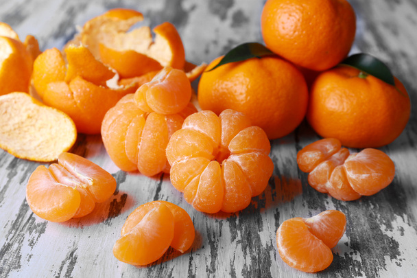 Tangerines on wooden table - Foto, afbeelding