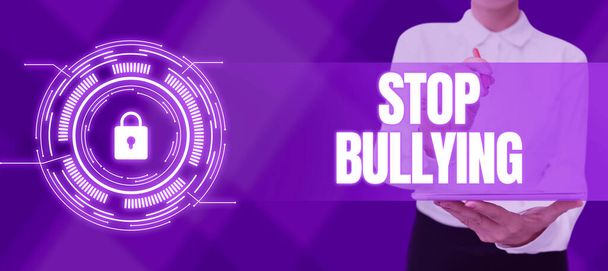Inspiración mostrando señal Stop Bullying, enfoque empresarial Luchar y eliminar este comportamiento agresivo inaceptable - Foto, Imagen