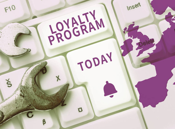 Написання тексту Програма лояльності, Слово Написано на маркетингових зусиллях, які забезпечують стимули для повторюваних клієнтів
 - Фото, зображення