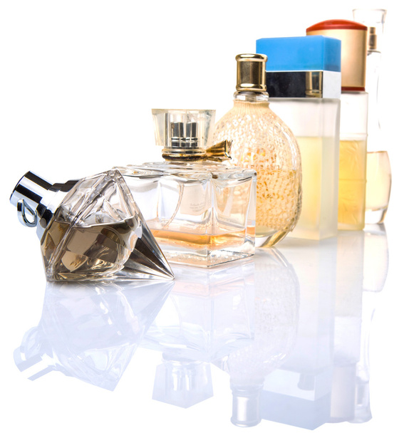 Variedad de botellas de perfume
 - Foto, Imagen
