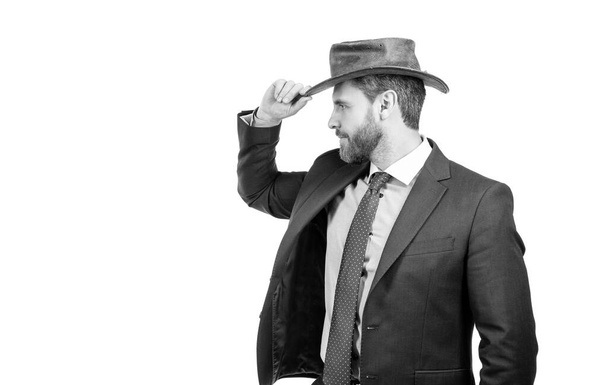 Obchodní profesionální muž nosit kovbojský klobouk s formální oblek izolované na bílém kopírovacím prostoru, firemní večírek. - Fotografie, Obrázek