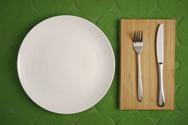 Modern evőeszköz készlet, zöld szövet háttér - Fotó, kép