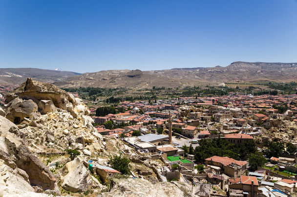 Urgup, Turkey. View of the city from the surrounding rocks - Foto, afbeelding