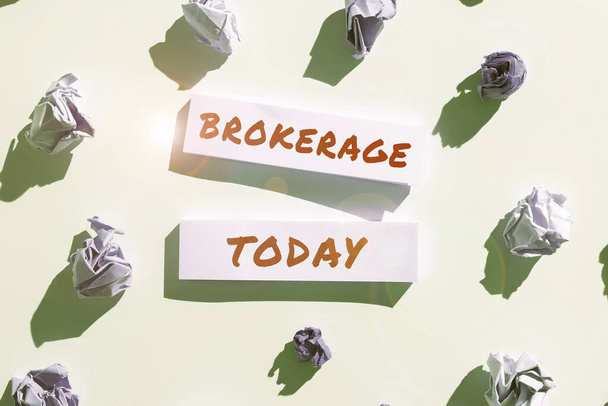 Χειρόγραφο κείμενο Brokerage, Word for χρησιμεύει ως έμπιστος πράκτορας ή διαμεσολαβητής σε εμπορικές διαπραγματεύσεις - Φωτογραφία, εικόνα