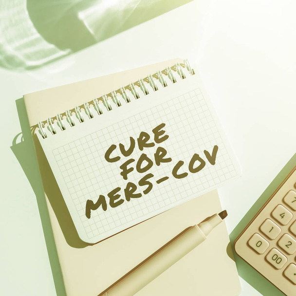 Señal de escritura a mano Cure For Mers Cov, Concepto que significa que las personas reciben atención médica para aliviar la enfermedad - Foto, imagen
